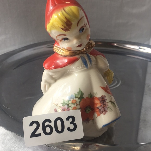 Hull vintage shaker.  Red ridinghood salt shaker.Rare - Picture 7 of 7